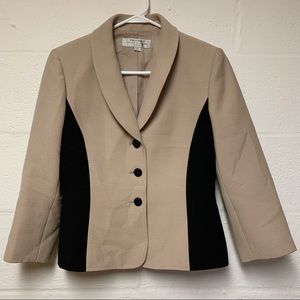 Tahari beautiful blazer. New, no tags. 6 Petite